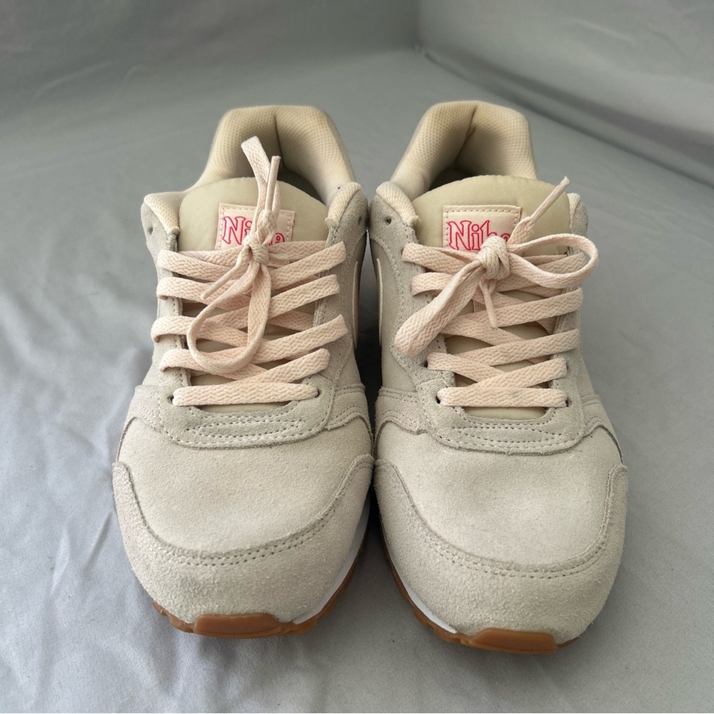 Nike MD Runner SE Guava Ice Gum W Size 10 - Picture 4 of 6